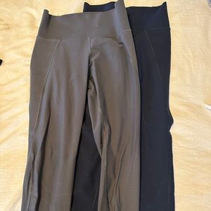 Two old navy leggings - 7/8 compression - navy and gray